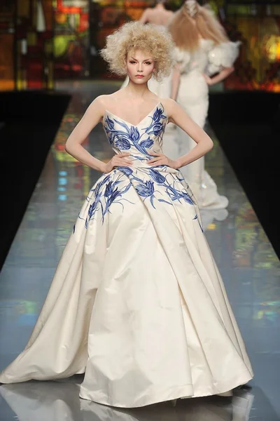 Look 30